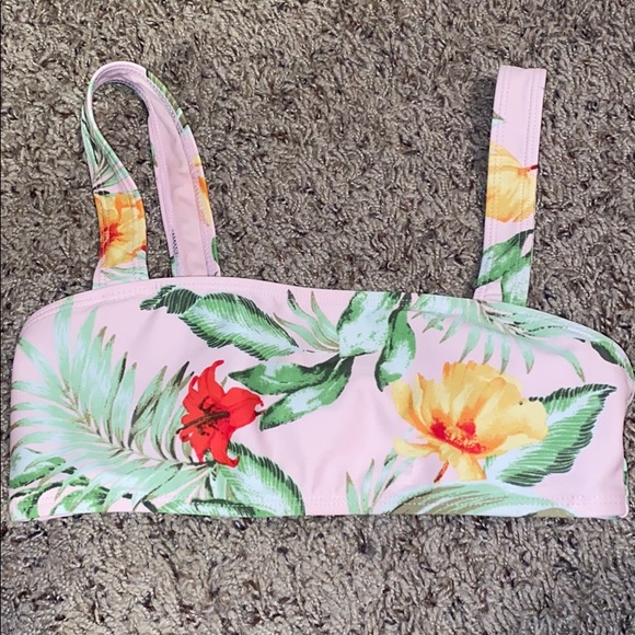 Forever 21 Other - Floral bikini top